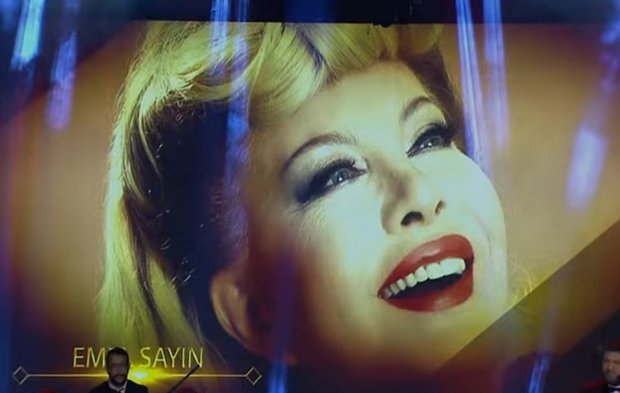 Emel Sayın - Aradığın Aşkı Söyle Buldun Mu?