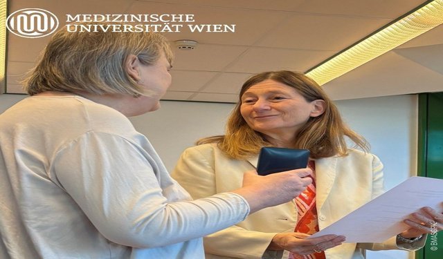 Regina Sommer receives Hans Frenzel Medal of Honour