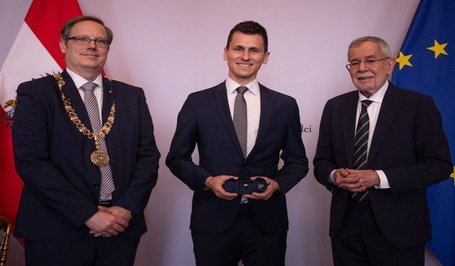 Promotio-sub-auspiciis for three JKU graduates