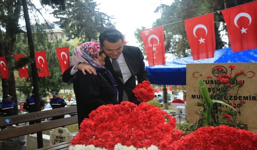 Traditional holiday greetings from the District Governor