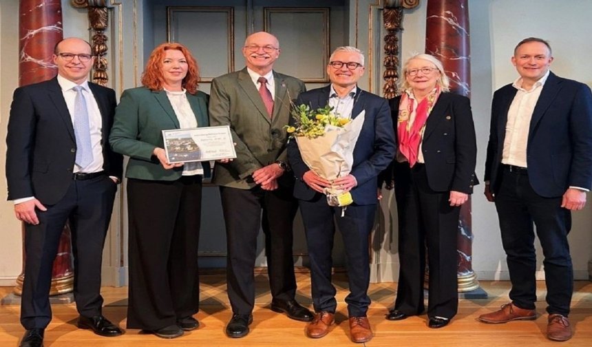 Paul van der Laan winning the Kalundborg Refinery Prize 2026!