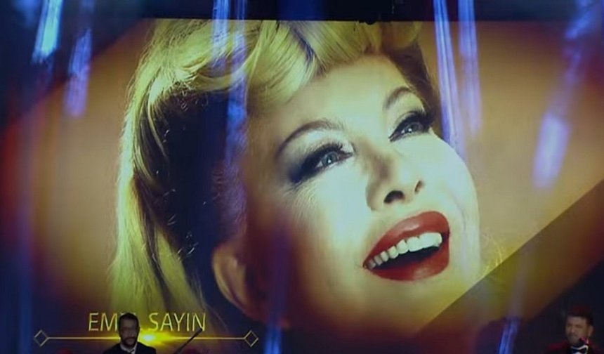 Emel Sayın - Aradığın Aşkı Söyle Buldun Mu?