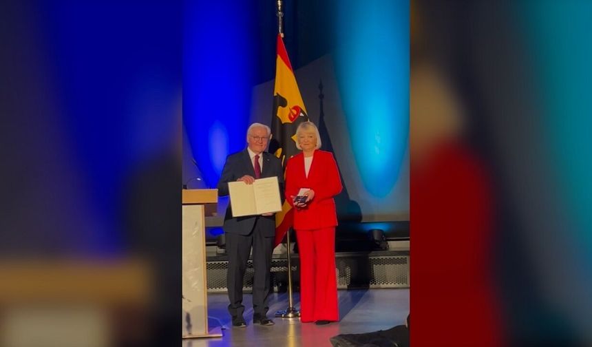 Prof. Dr. Nicole Endlich, has been awarded the Federal Cross of Merit