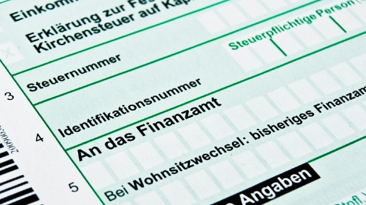 "Tax return via app with one click"