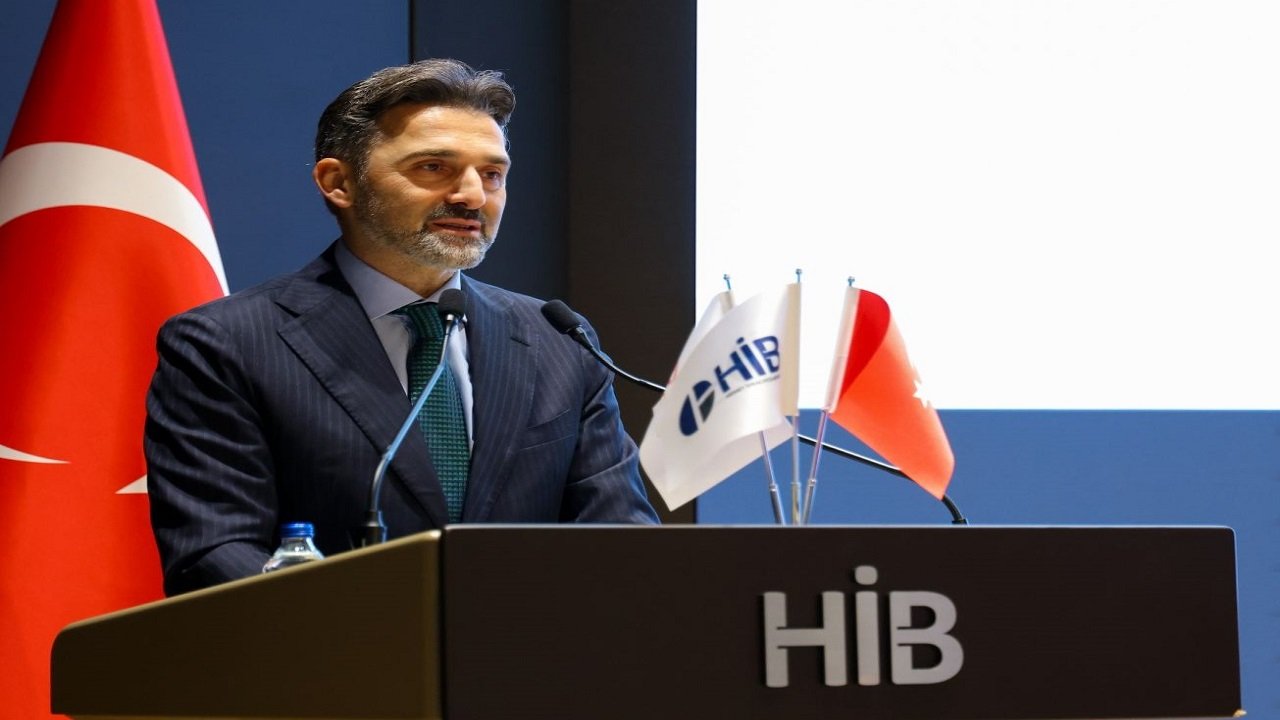 H İ B 3